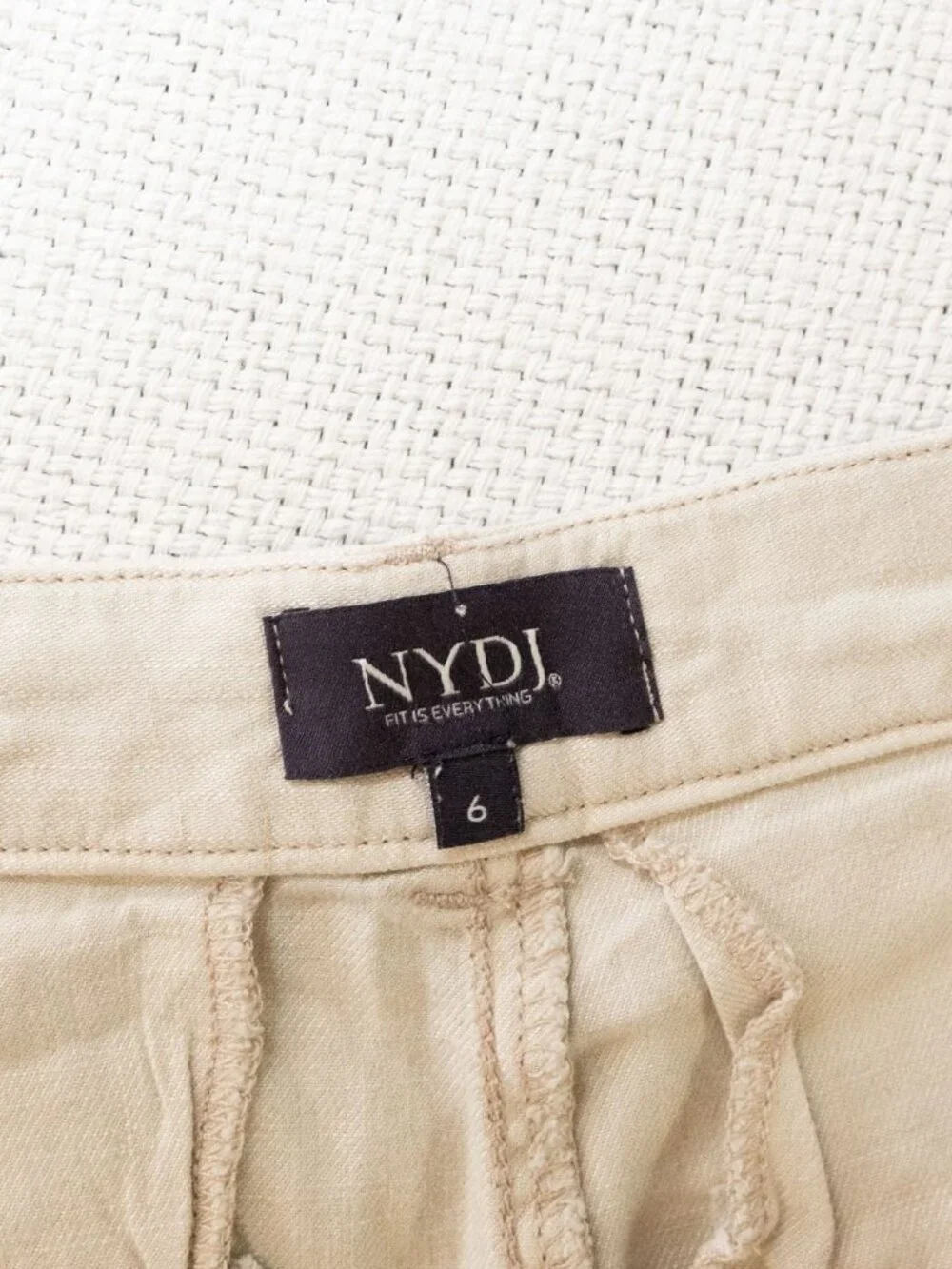 NYDJ Bermuda Shorts Womens 6 Beige Linen Blend Cuffed Lift Tuck Stretch